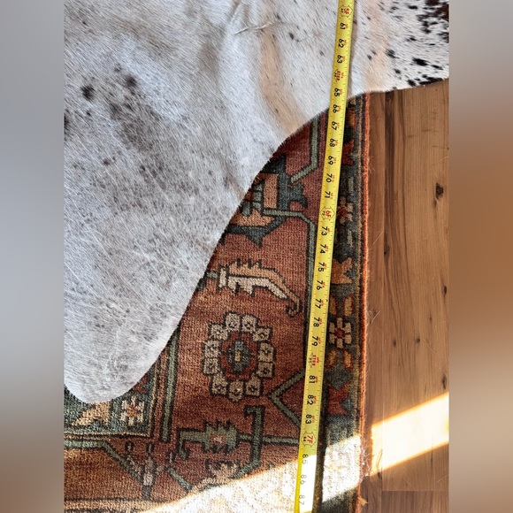 Elegant Cowhide Rug - Picture 8 of 16